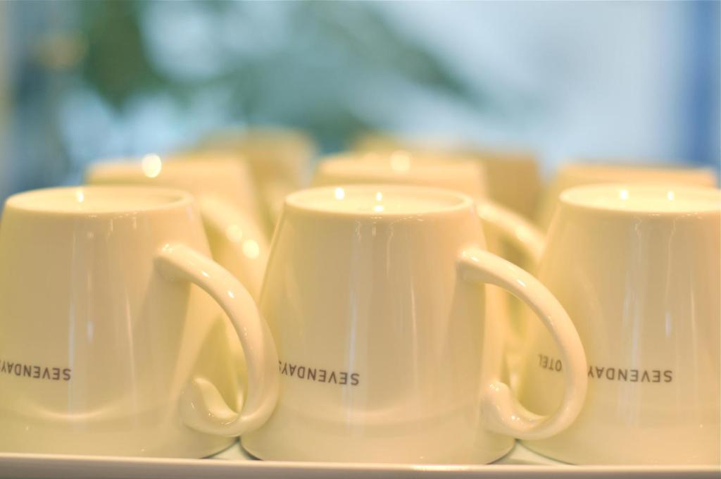 Příslušenství pro přípravu čaje a kávy v ubytování 7 Days Hotel