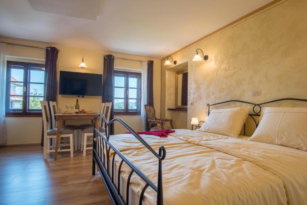 Postel nebo postele na pokoji v ubytování Vila Radolca apartments & rooms