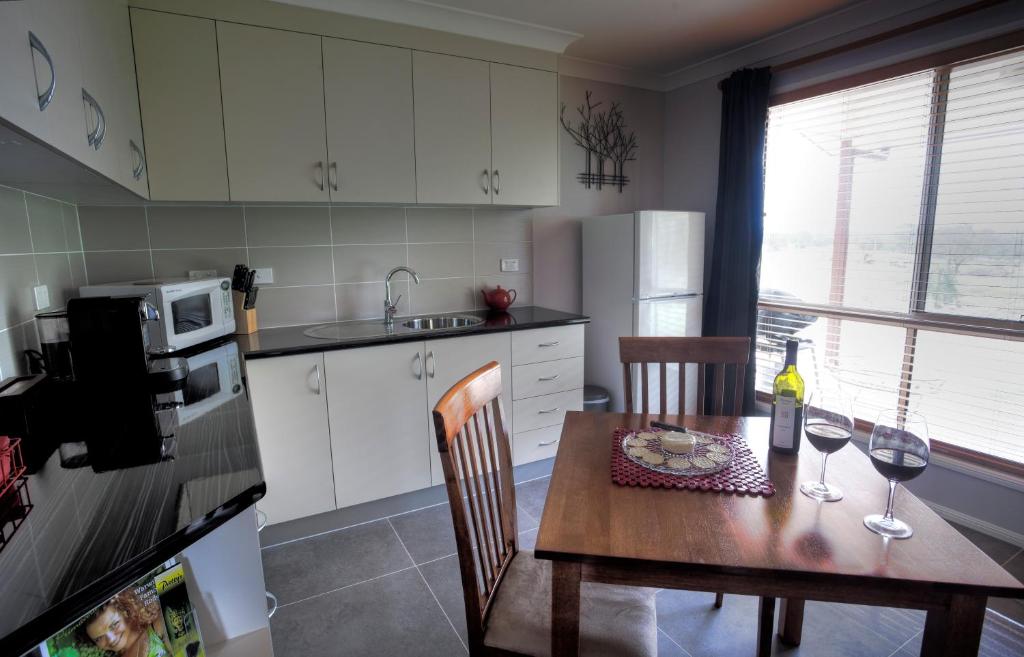 
A kitchen or kitchenette at Maric Park Cottages
