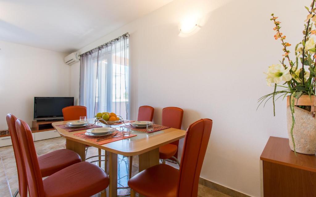 Telewizja i/lub zestaw kina domowego w obiekcie Apartman Deja