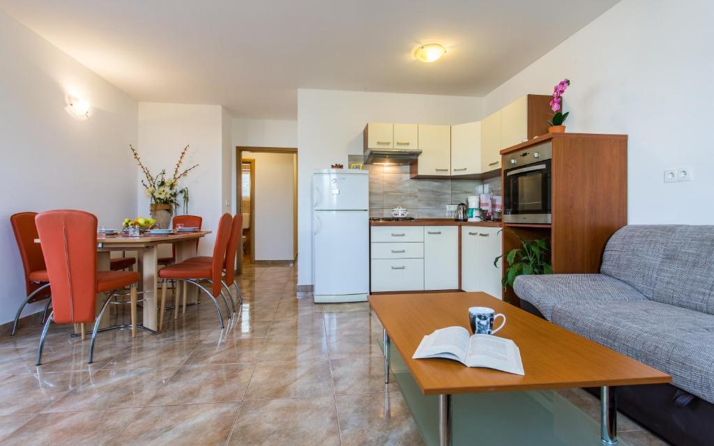Kuchnia lub aneks kuchenny w obiekcie Apartman Deja