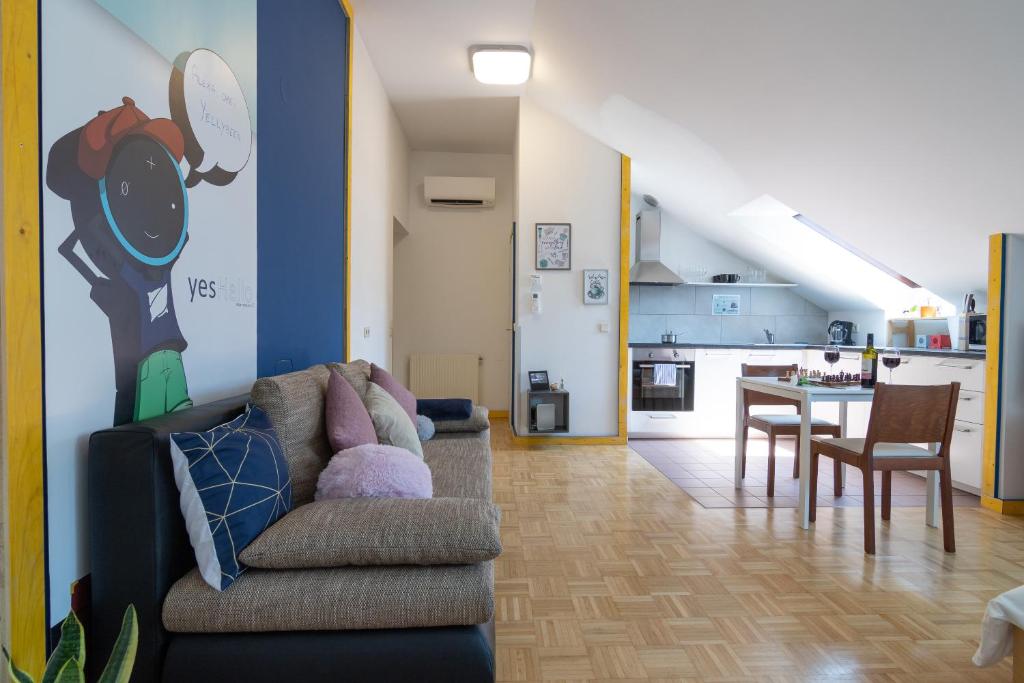 Yeshello Central Station Studio - 6