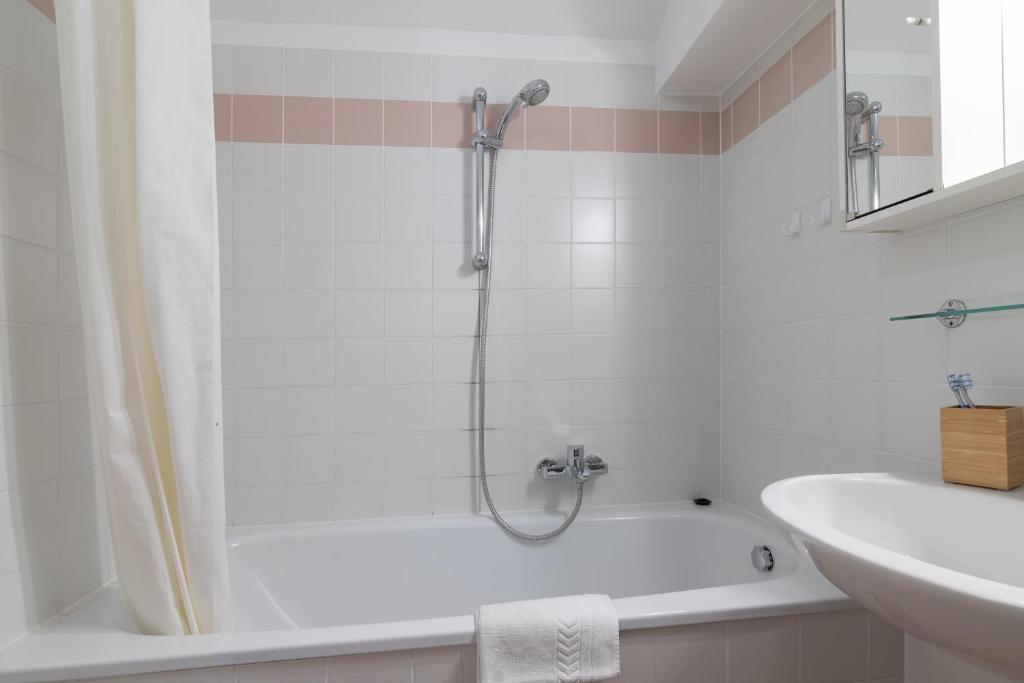 Yeshello Central Station Studio - 19