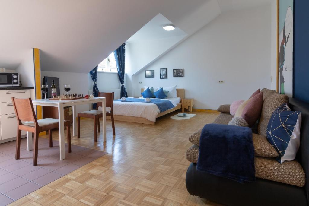 Yeshello Central Station Studio - 4