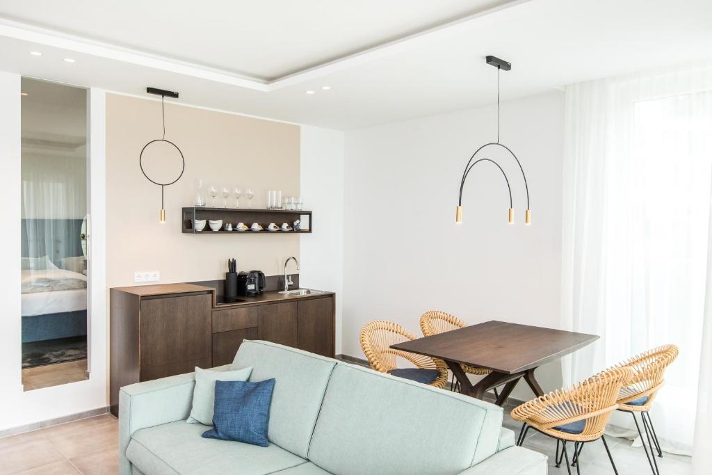 Kuchyň nebo kuchyňský kout v ubytování Suiten-Aparthotel AENEA
