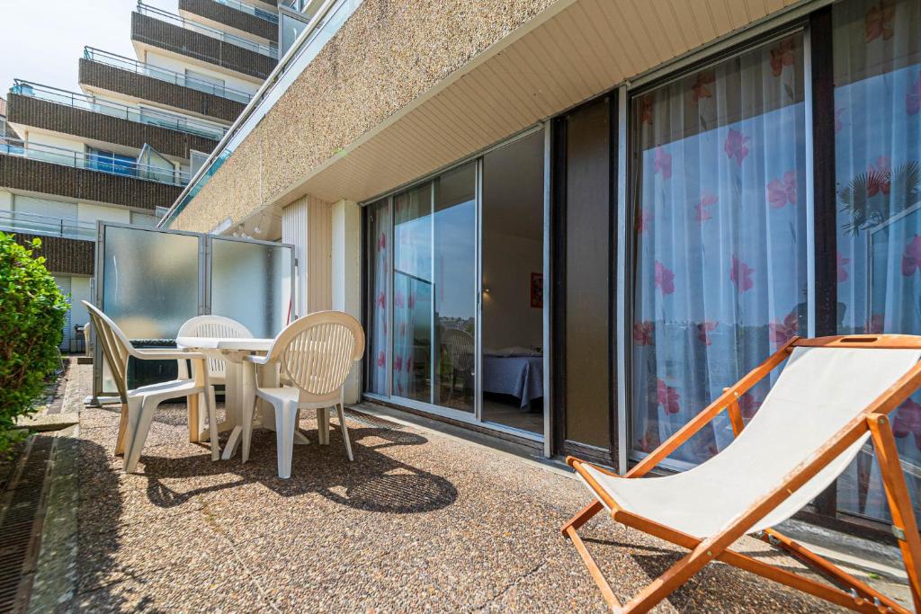 Résidence Le Crystal Dinard Plage - Apartment Mit Gartenblick