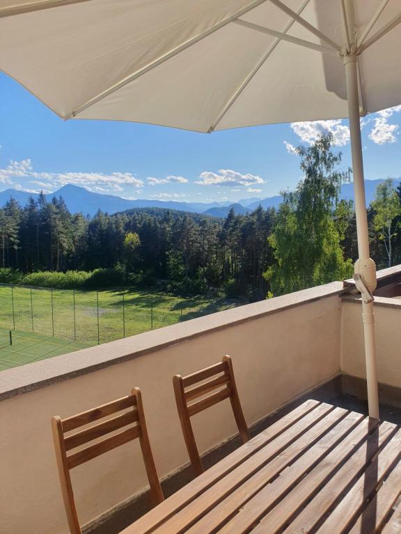 Nespecifikovaný výhled na hory nebo výhled na hory při pohledu z hotelu