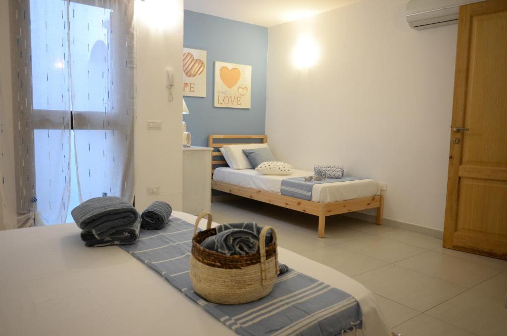 Łóżko lub łóżka w pokoju w obiekcie Villa Sangemi
