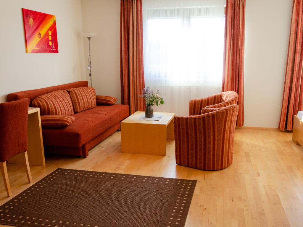 A seating area at Mitten in der Welt - GH Roither