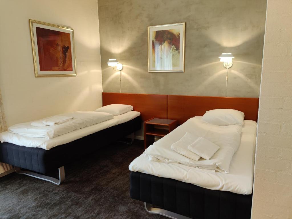 Postel nebo postele na pokoji v ubytování Fjelsted Skov Hotel & Konference