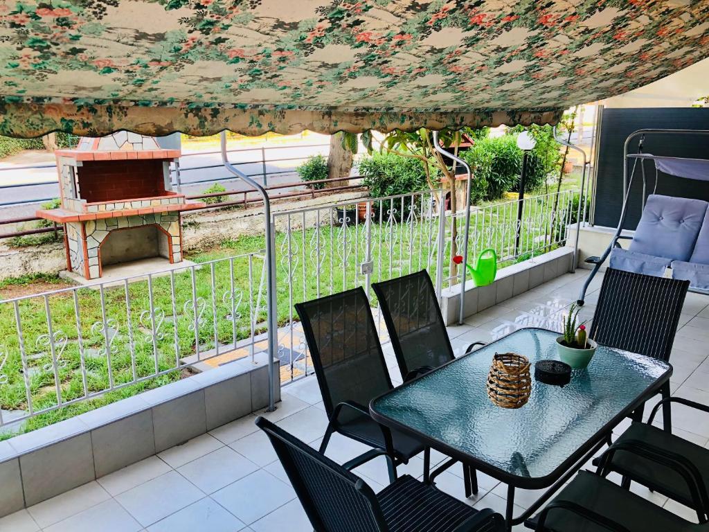 A balcony or terrace at Anemos Apartment Palio