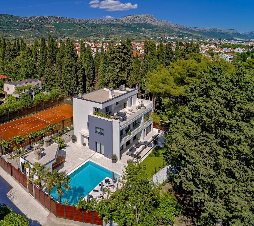 Bazén v ubytování Palace Residence nebo v jeho okolí