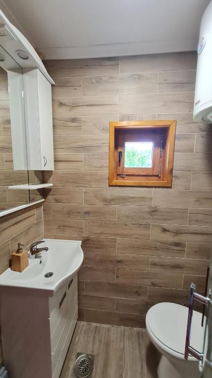 Bilik mandi di Livaditsa Kremna