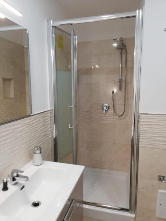A bathroom at B&B Oplonti Resort