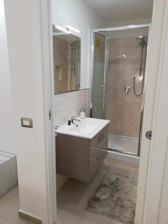 A bathroom at B&B Oplonti Resort
