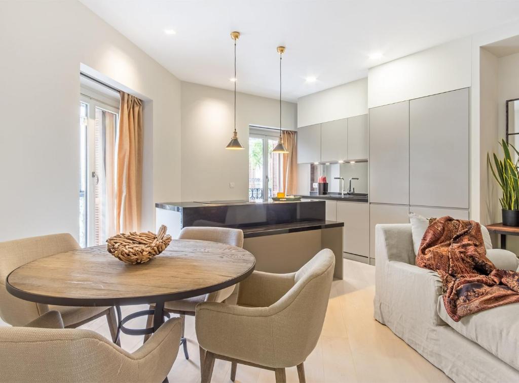 Fotografie z fotogalerie ubytování Luxury 2-Bedroom Apartment in Barrio de Salamanca, Villanueva VI v destinaci Madrid