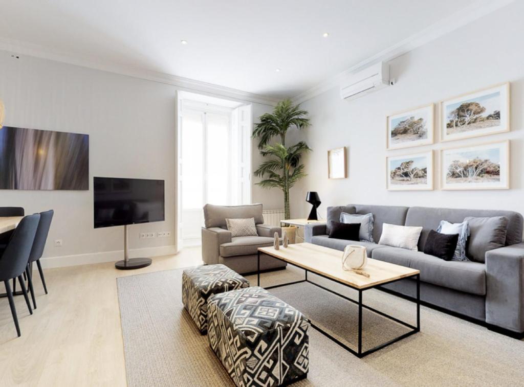 LA LATINA IV, Madrid – Updated 2022 Prices