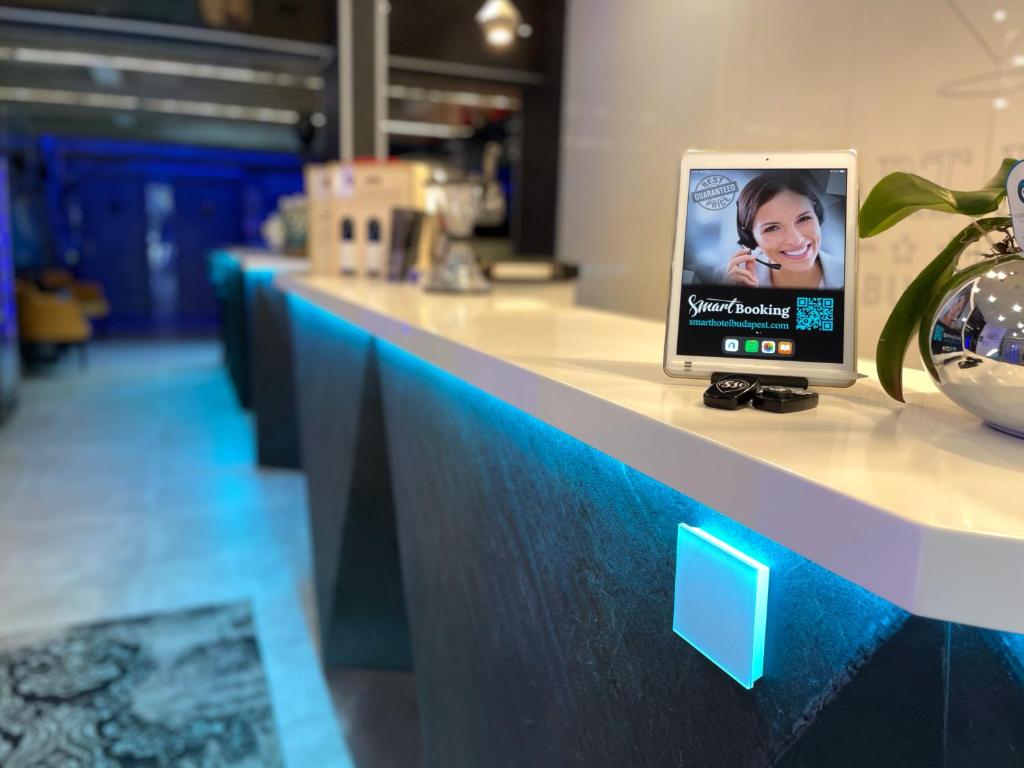 TV a/nebo společenská místnost v ubytování Smart Hotel Budapest