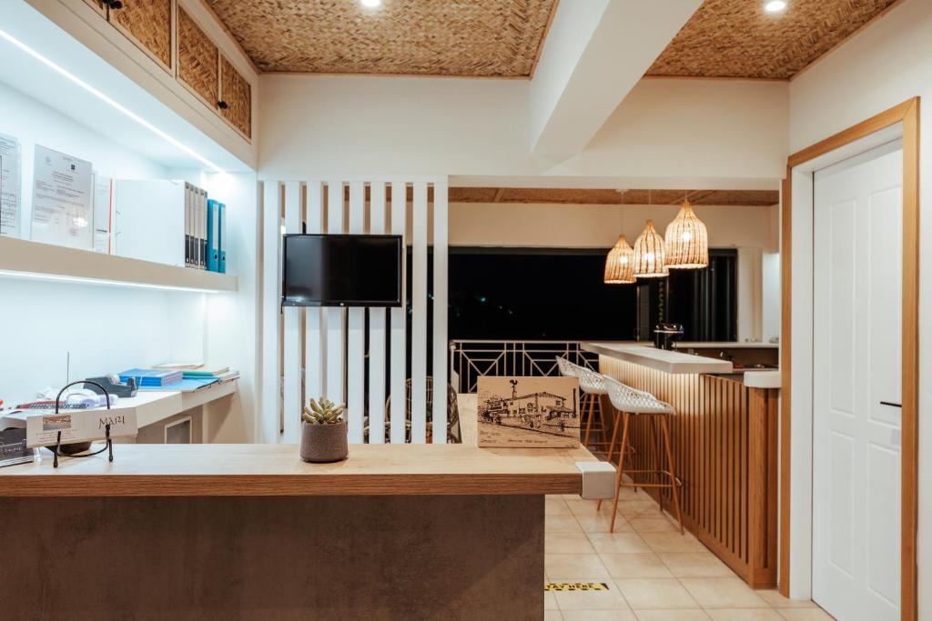 TV a/nebo společenská místnost v ubytování Mari Hotel & Maisonettes