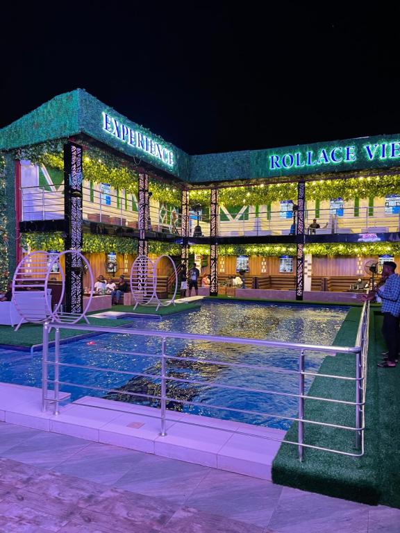 Bassein majutusasutuses Rollace Hotel või selle lähedal