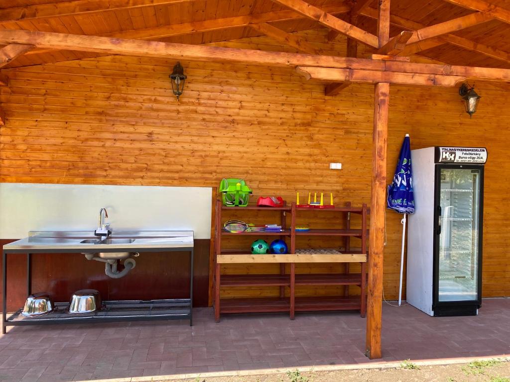 Zdjęcie z galerii obiektu Tisza-i Apartmanok w mieście Tiszafüred