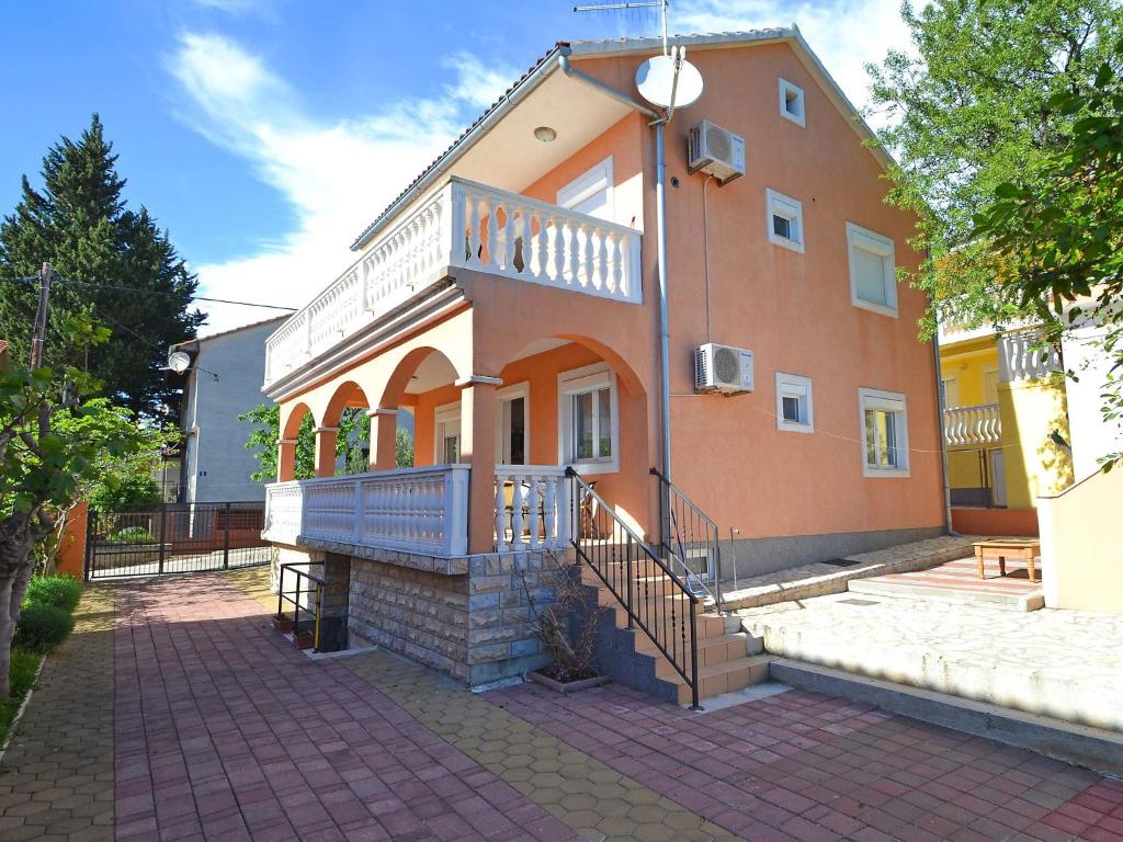 Budova, v ktorej sa apartmán nachádza