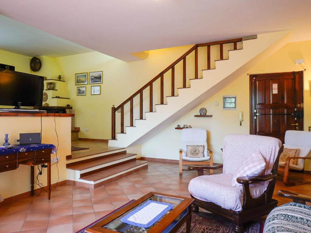 Televízia a/alebo spoločenská miestnosť v ubytovaní Villa Sunny by Interhome