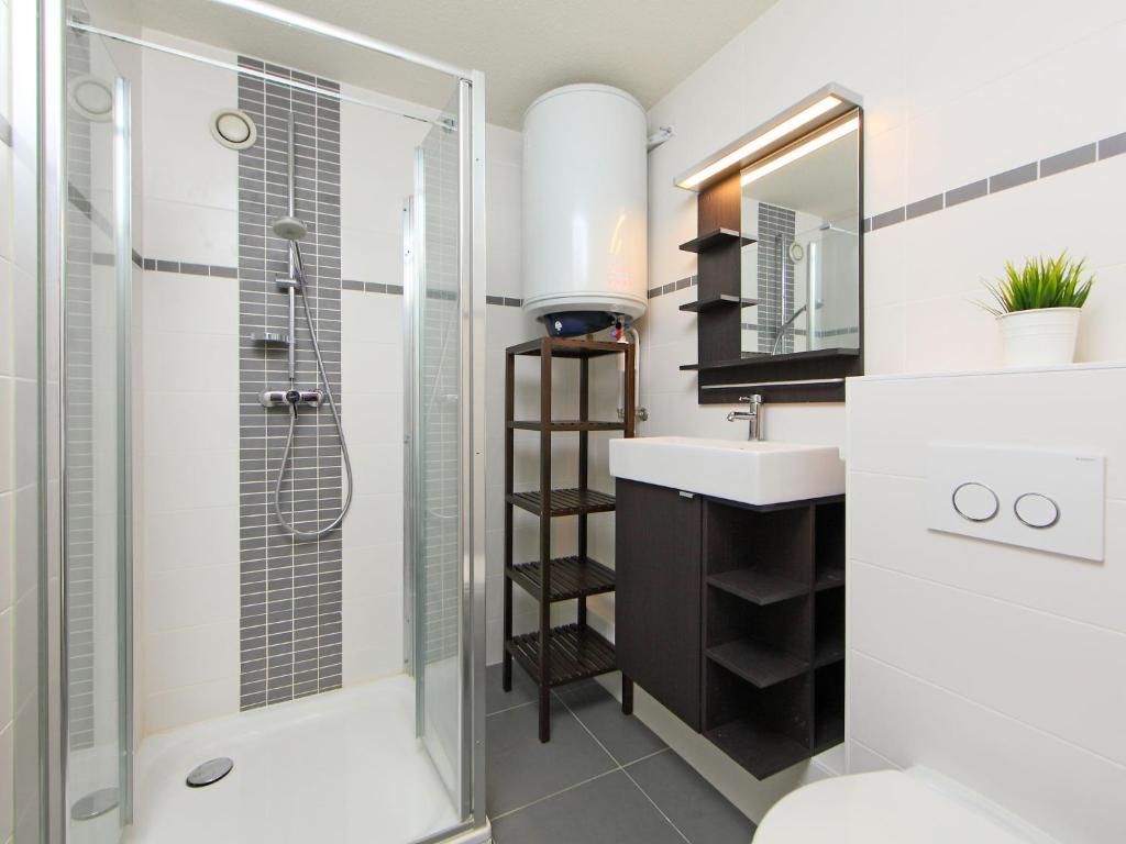 Koupelna v ubytování Studio Studio 604 by Interhome