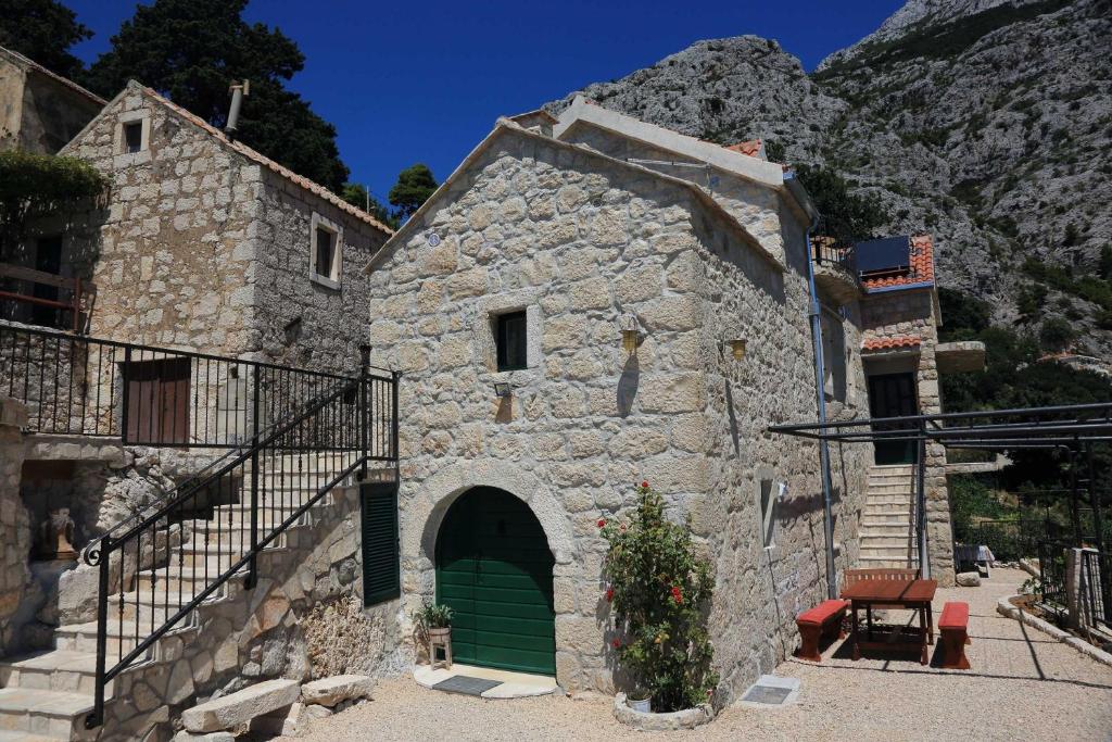 Budova, v ktorej sa vila nachádza