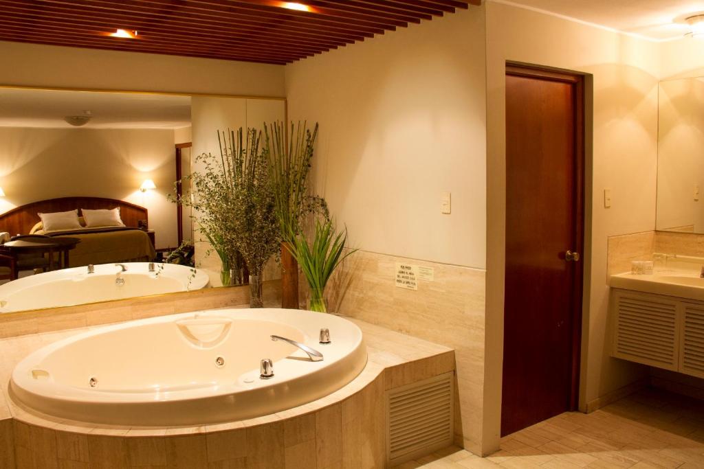 Koupelna v ubytování Hotel Park Suites