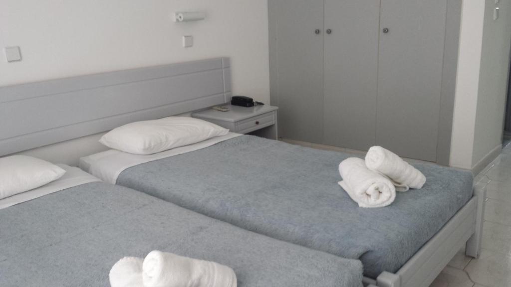 A bed or beds in a room at Summer Days