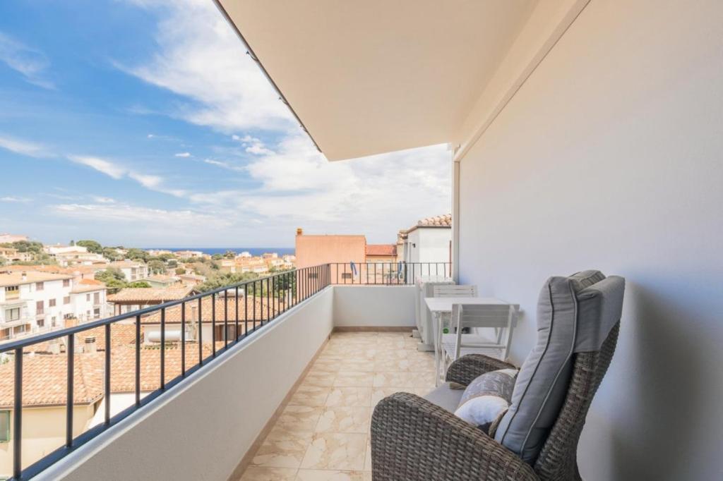 a balcony with chairs and a view of the ocean at B&B Antico Telaio in Santa Maria Navarrese
