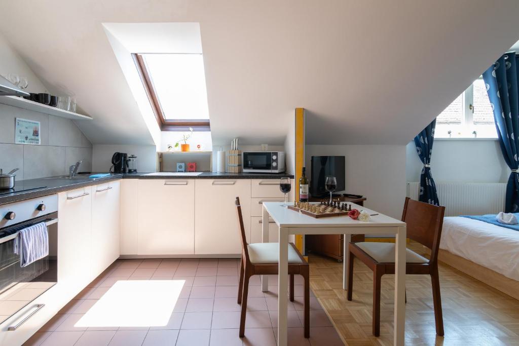 Yeshello Central Station Studio - 11