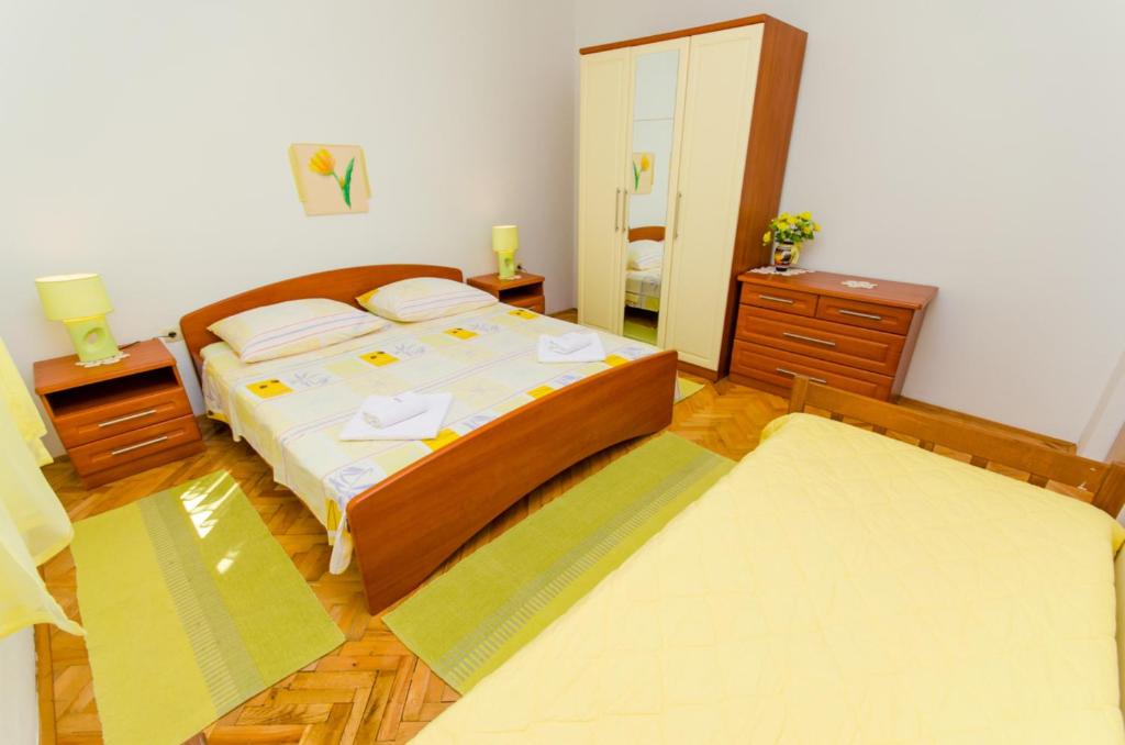 Postel nebo postele na pokoji v ubytování Apartments Ivana