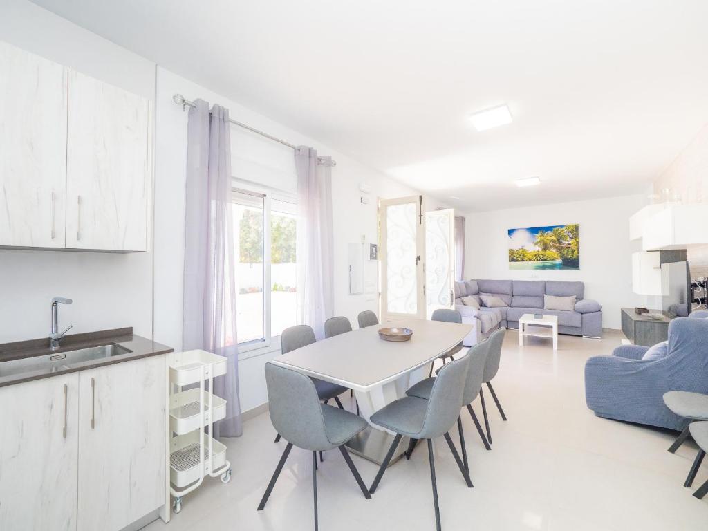 Kuchyňa alebo kuchynka v ubytovaní Cubo's Villa Pilar