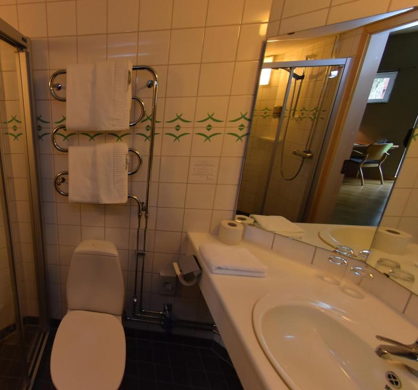 Koupelna v ubytování Stiftsgården Åkersberg
