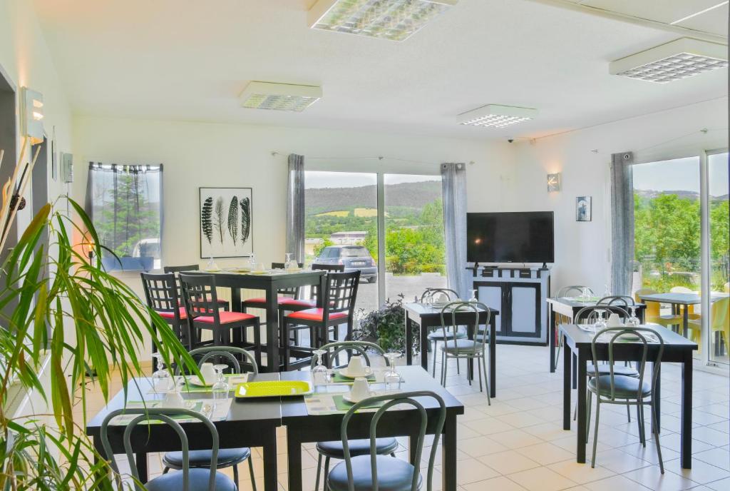 TV a/nebo společenská místnost v ubytování Sev'hotel