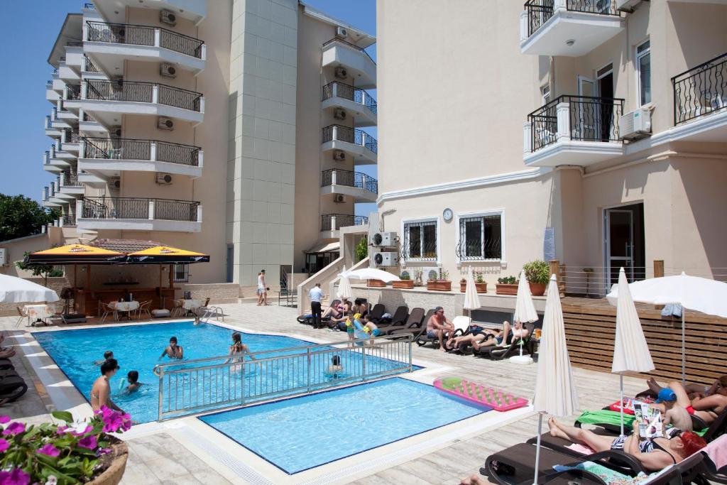 Bazén v ubytování Riviera Hotel & Spa nebo v jeho okolí