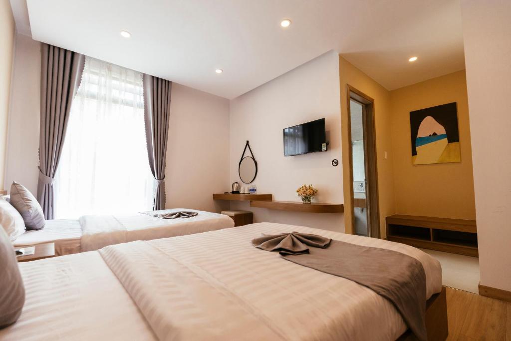 Postel nebo postele na pokoji v ubytování Minh Chi Hotel