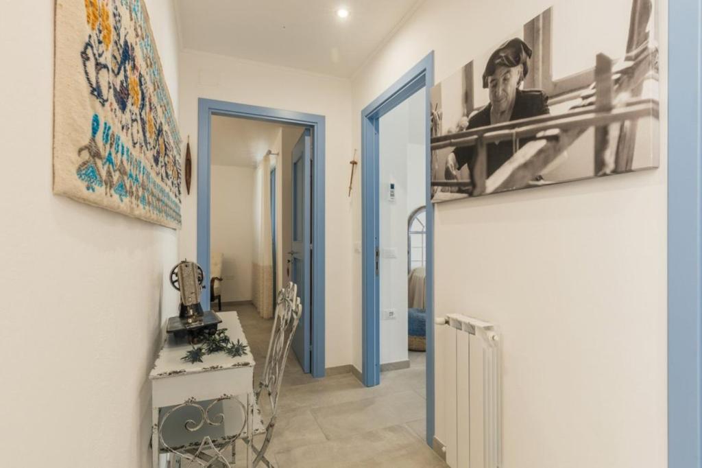 a hallway with blue doors and a table in a room at B&B Antico Telaio in Santa Maria Navarrese