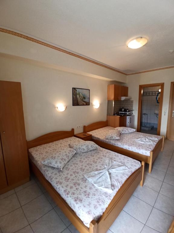 Postel nebo postele na pokoji v ubytování Villa Cosmos Inn