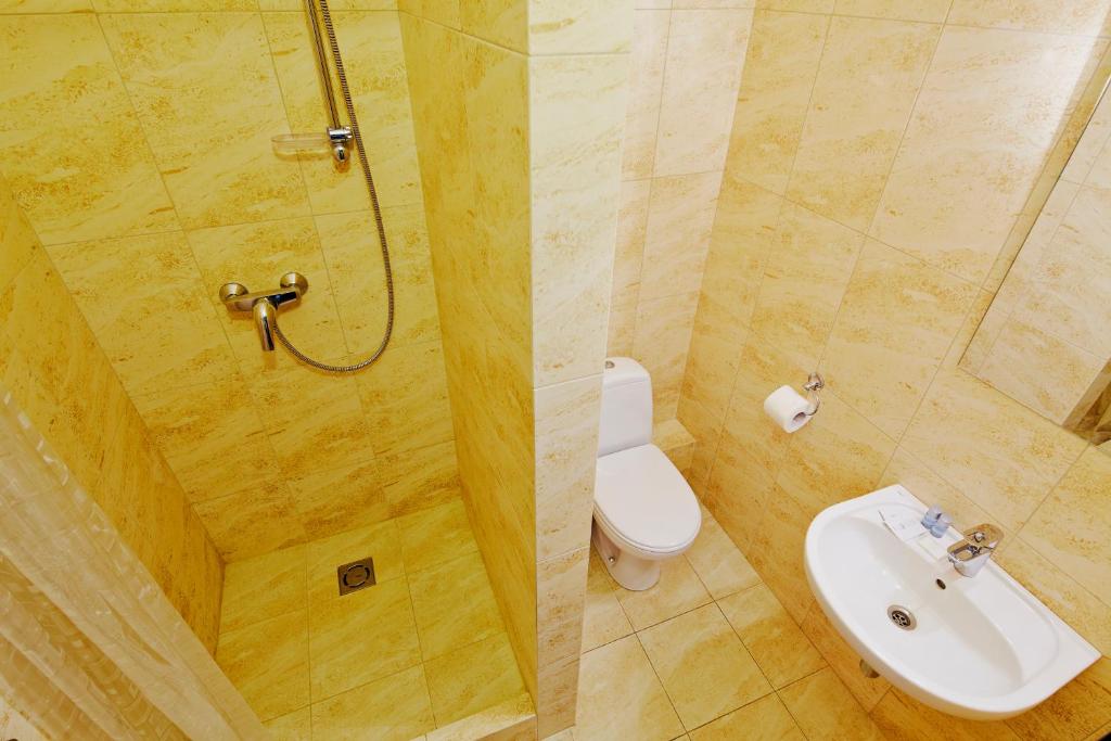 Medova Pechera - Chambre Triple Confort Avec Douche