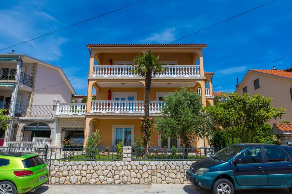 Budova, v ktorej sa apartmán nachádza