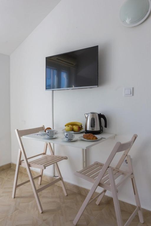TV a/nebo společenská místnost v ubytování Studio Apartman Blue View