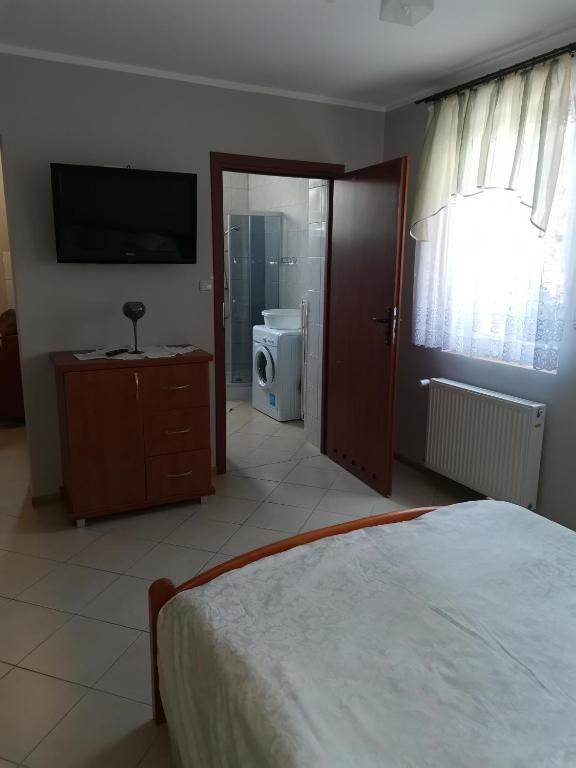 Pokoje Goscinne MAXIM - Double Room With Private Bathroom