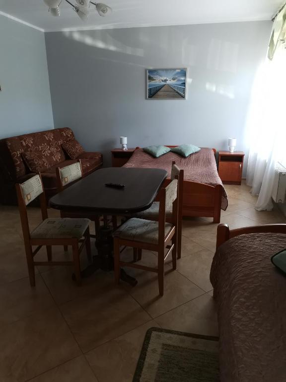Pokoje Goscinne MAXIM - Quadruple Room With Bathroom
