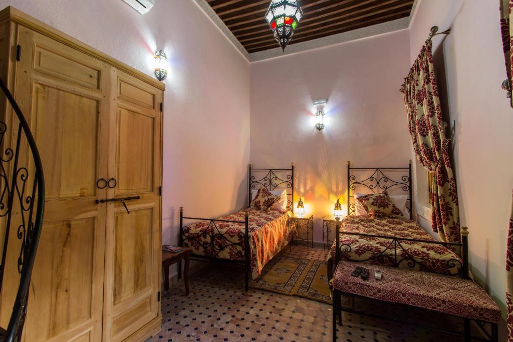 Postel nebo postele na pokoji v ubytování Riad Taryana