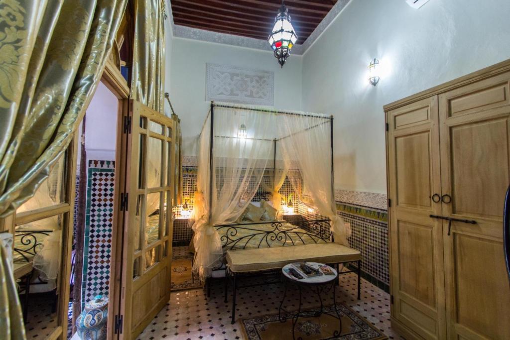 Postel nebo postele na pokoji v ubytování Riad Taryana