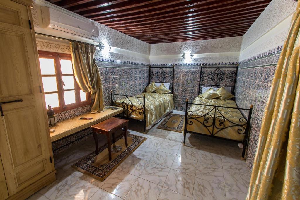 Postel nebo postele na pokoji v ubytování Riad Taryana
