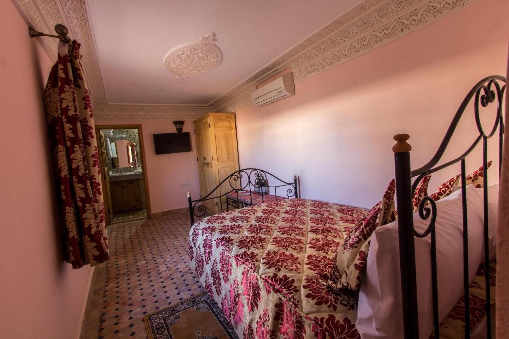 Postel nebo postele na pokoji v ubytování Riad Taryana